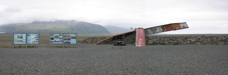 The remains of Gigjukvisl bridge, destroyed by ice boulders in the Jökulhlaup of 1996.<br/><i>(photo from the associated geocache listing)</i>
